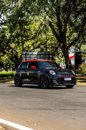 MINI COOPER 2.0 16V TWINPOWER GASOLINA JOHN COOPER WORKS 2P STEPTRONIC MINI COOPER 2.0 16V TWINPOWER GASOLINA JOHN COOPER WORKS 2P STEPTRONIC